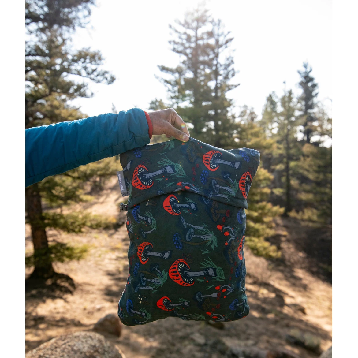 Therm-a-Rest Komprimierbares Kissen Mit Kordelzug S - Fun Guy Print 6 Therm-a-Rest Komprimierbares Kissen Mit Kordelzug S - Fun Guy Print – Bild 4